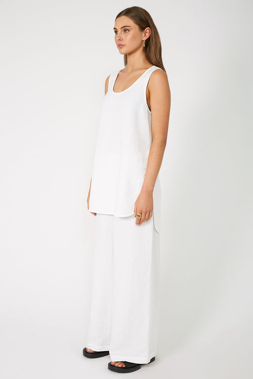 saviour tank / white