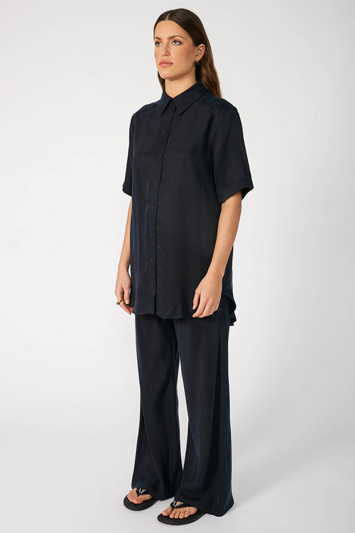 vastness shirt / dark navy