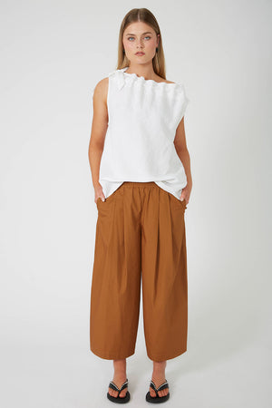 decline pant / tan brown