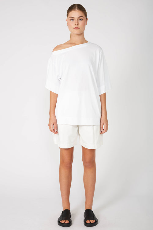 direction tee / white