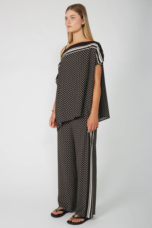 ethereal cape top / black border print