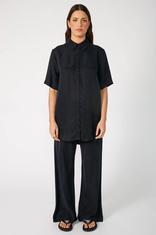 vastness shirt / dark navy