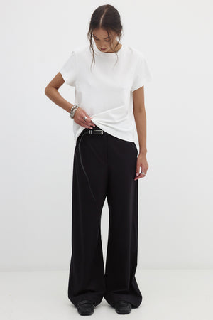 refine short sleeve tee / white
