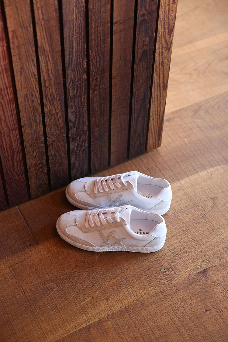 kicks white shoes price
