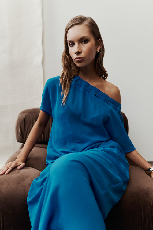 avid tee midi dress / brilliant blue