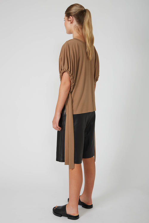 estimate tee / latte camel brown