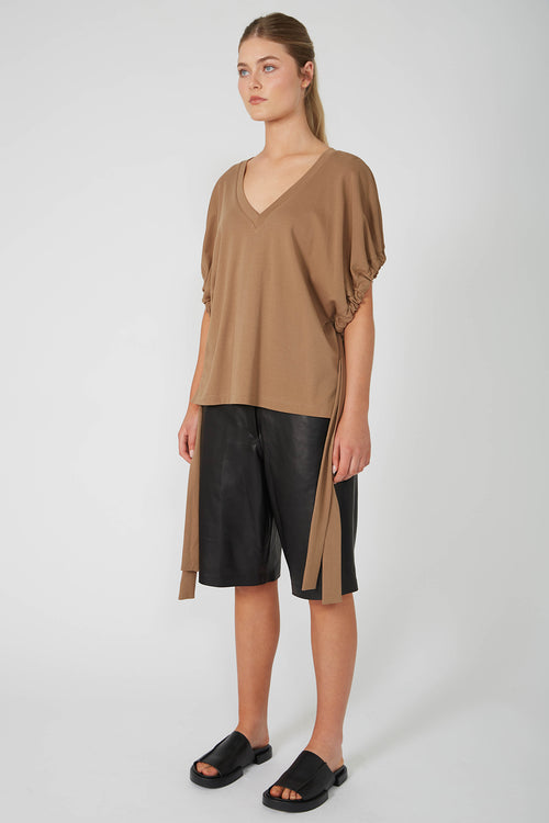 estimate tee / latte camel brown