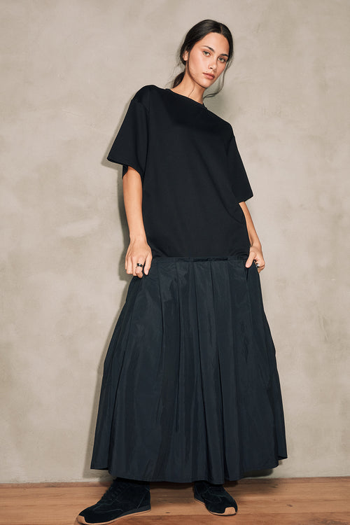 lineated dress / black