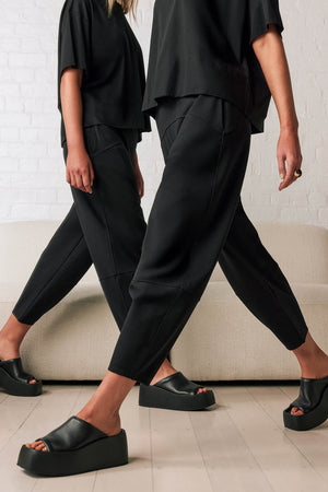 ahead pant / black