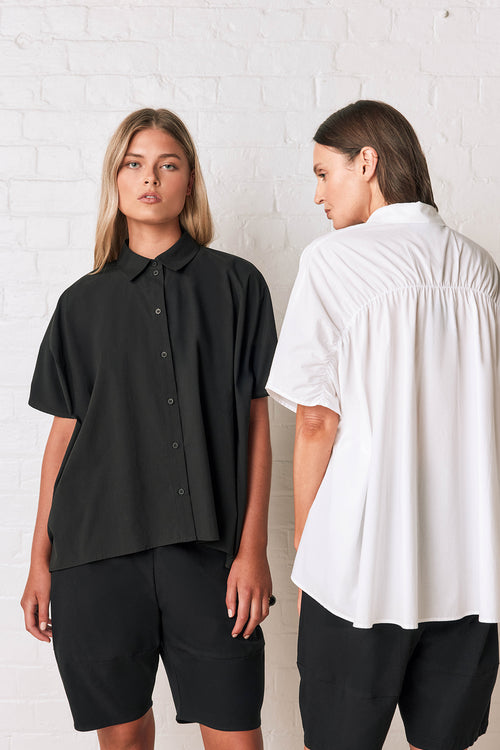 ahead short / black