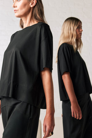 boxed tee / black