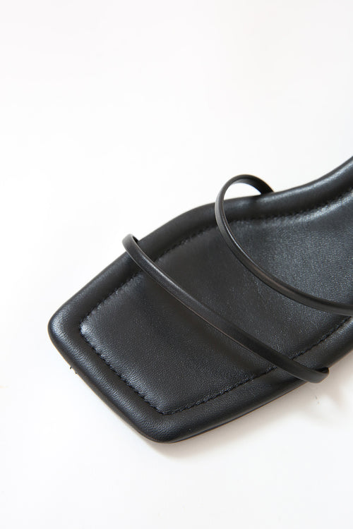 strapped heel / black|black
