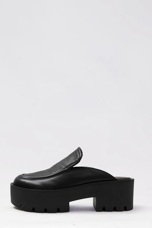 slip on loafer / black