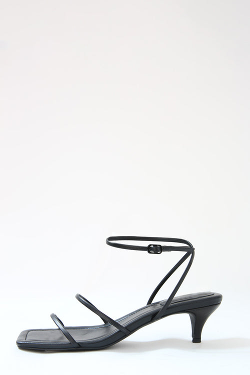 strapped heel / black|black