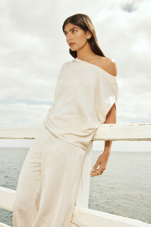 inter short sleeve top / cream flower jacquard