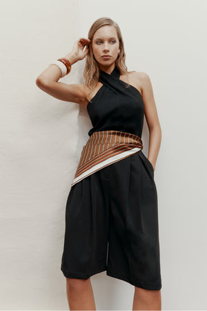 allot short / black