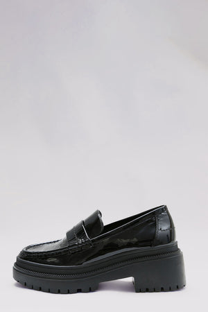 master loafer / black patent