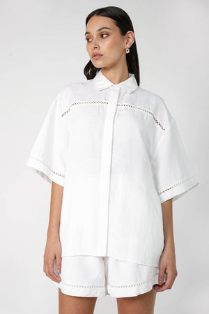 latter shirt / white