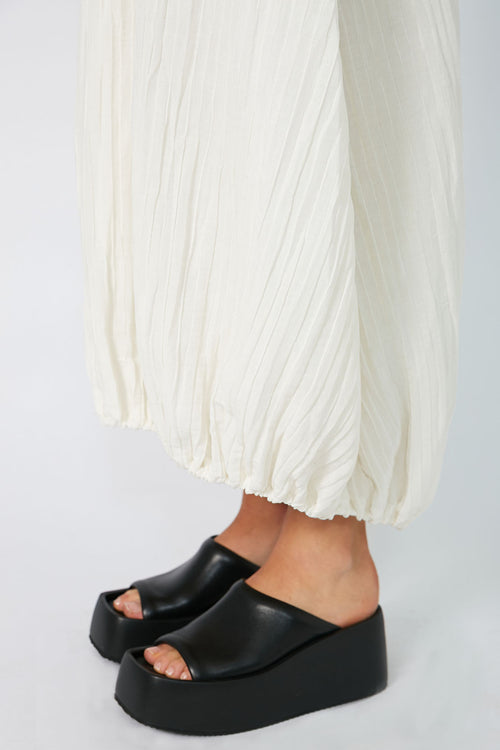 beyond skirt / calico cream crinkle