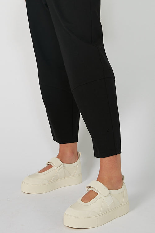 tab kicks / Parchment cream