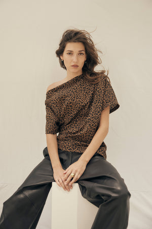 related top / toffee|black animal print