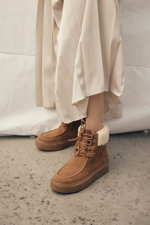 shearl boot / tan