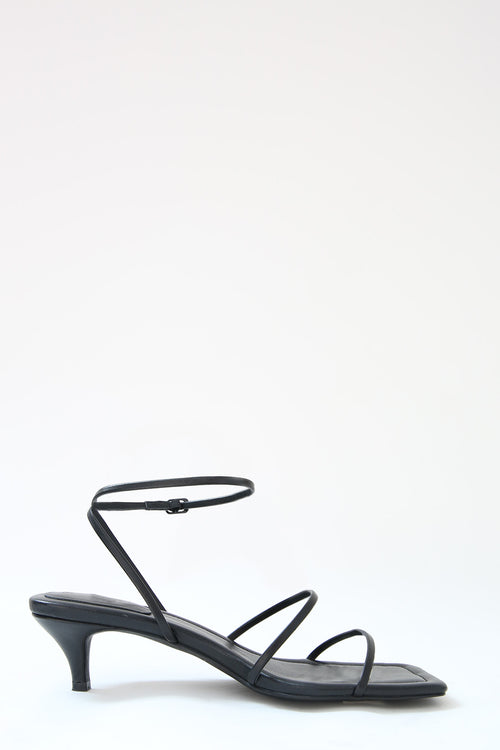strapped heel / black|black