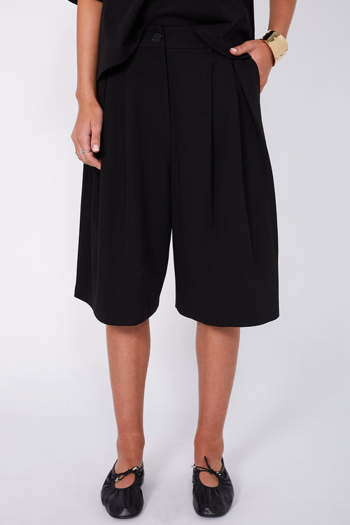 allot short / black