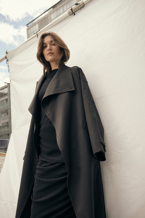 assign trench coat / black