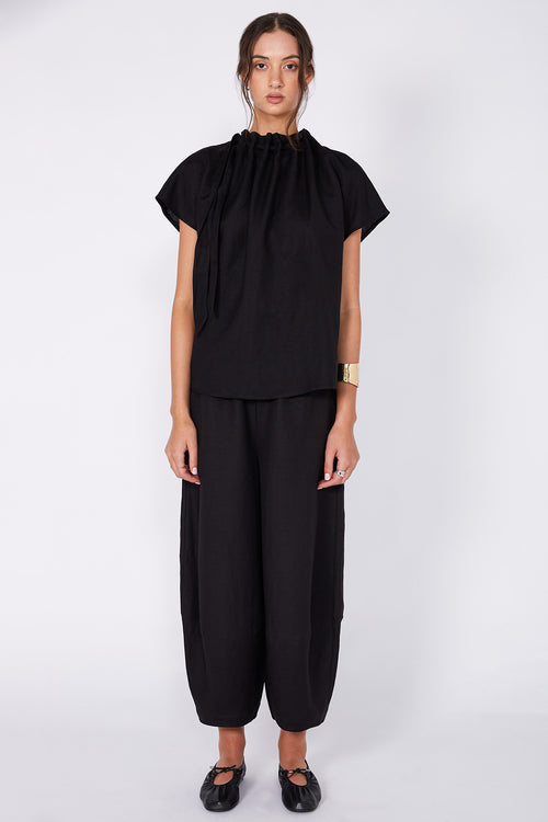 avid short sleeve top / black