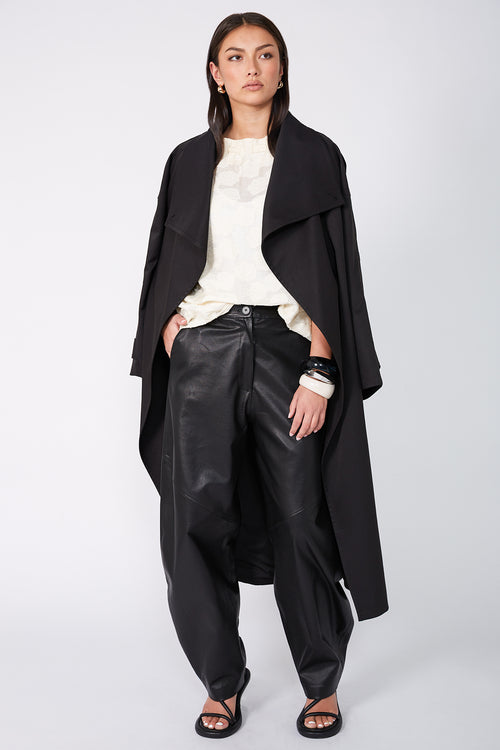 avid short sleeve top / ivory flocked lace