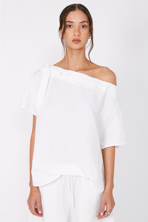 avid short sleeve top / white