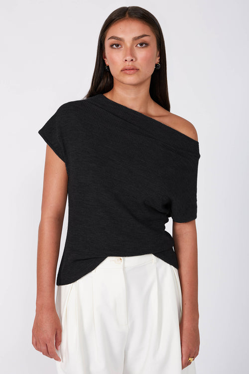 avoid vest sweater / black