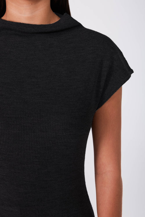 avoid vest sweater / black