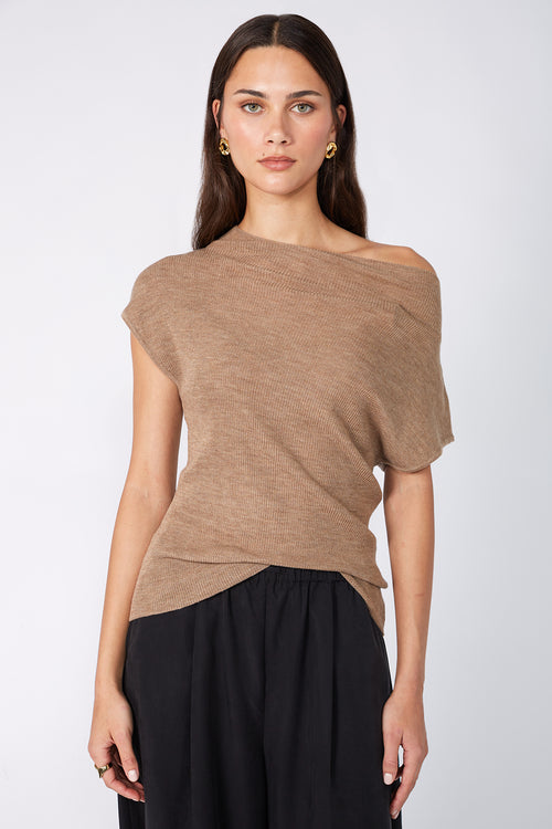 avoid vest sweater / camel marle