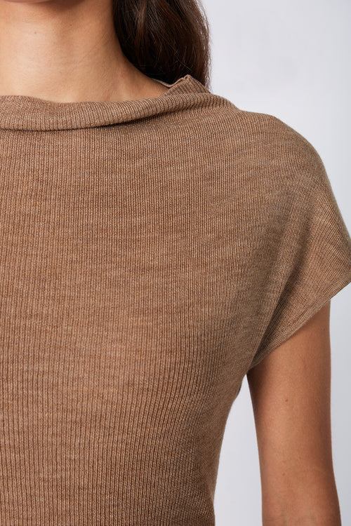 avoid vest sweater / camel marle