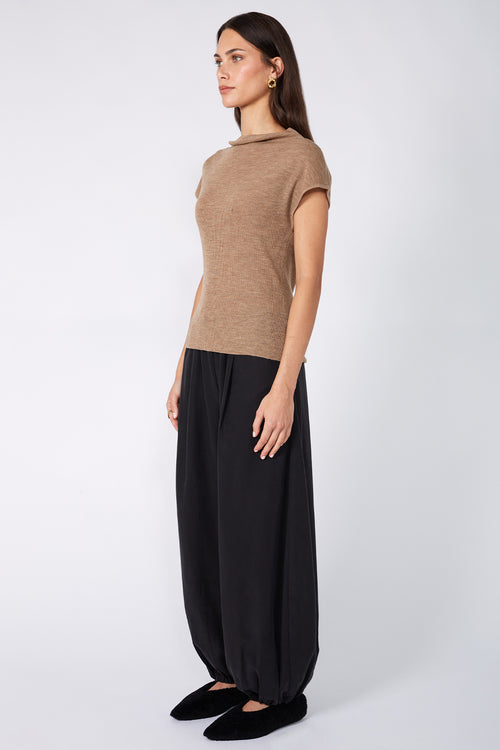 avoid vest sweater / camel marle