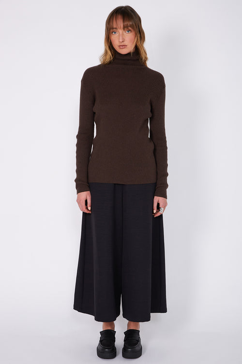 composed sweater / chocolate marle