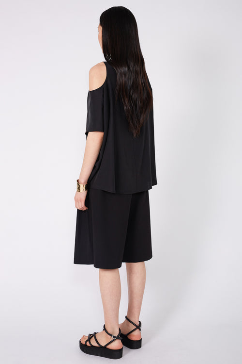 confine top / black