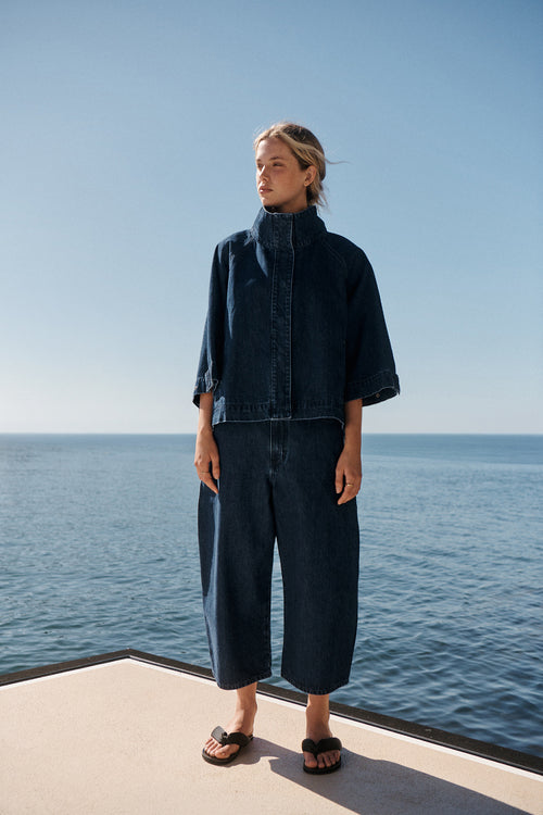 cropped encased jean / distressed indigo denim