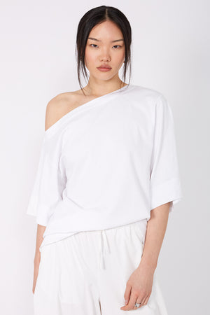 direction tee / white