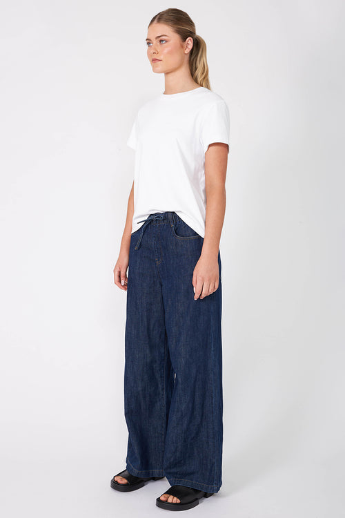 refine short sleeve tee / white