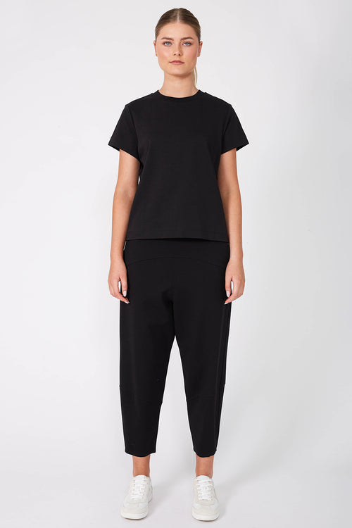 refine short sleeve tee / black