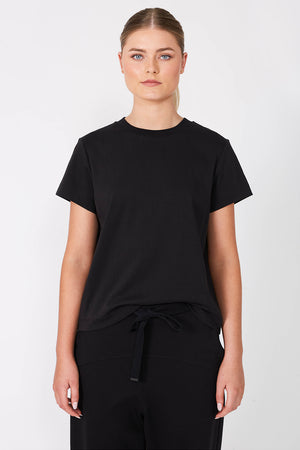 refine short sleeve tee / black