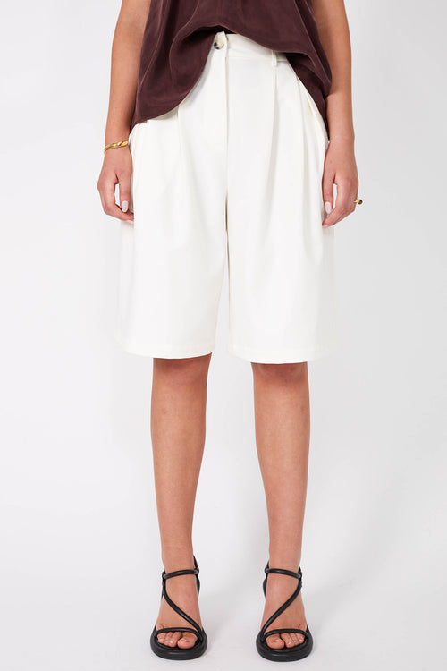 allot short / ivory cream