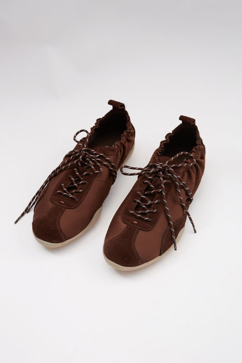 form satin kick / chocolate