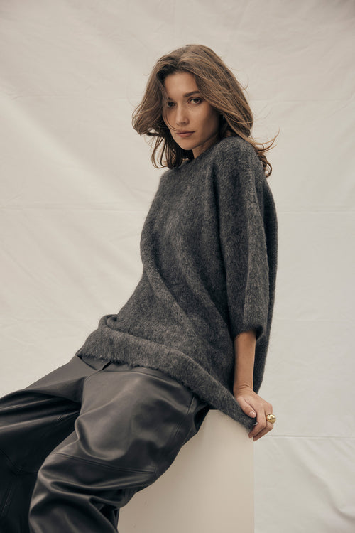fronted longline tee sweater / charcoal marle