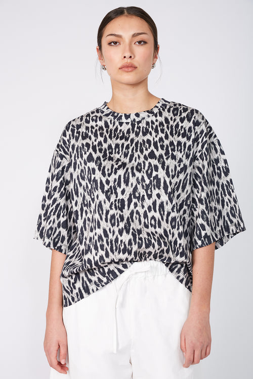 fronted wilderness tee / silver| black wilderness print