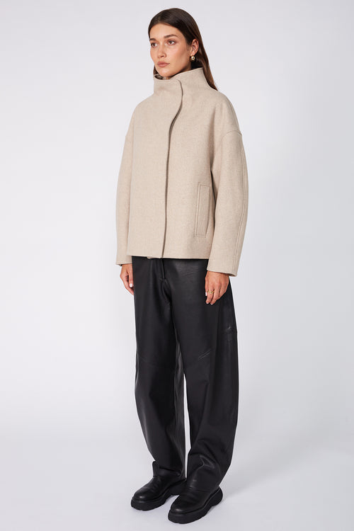 funnel crop coat / sand mist marle