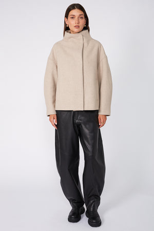 funnel crop coat / sand mist marle